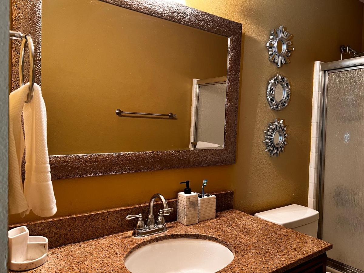 Spotless Guest Room With Shared Bathroom Orlando Exterior photo