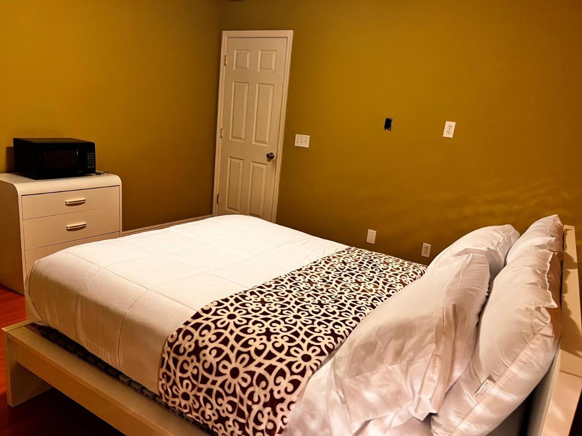 Spotless Guest Room With Shared Bathroom Orlando Exterior photo